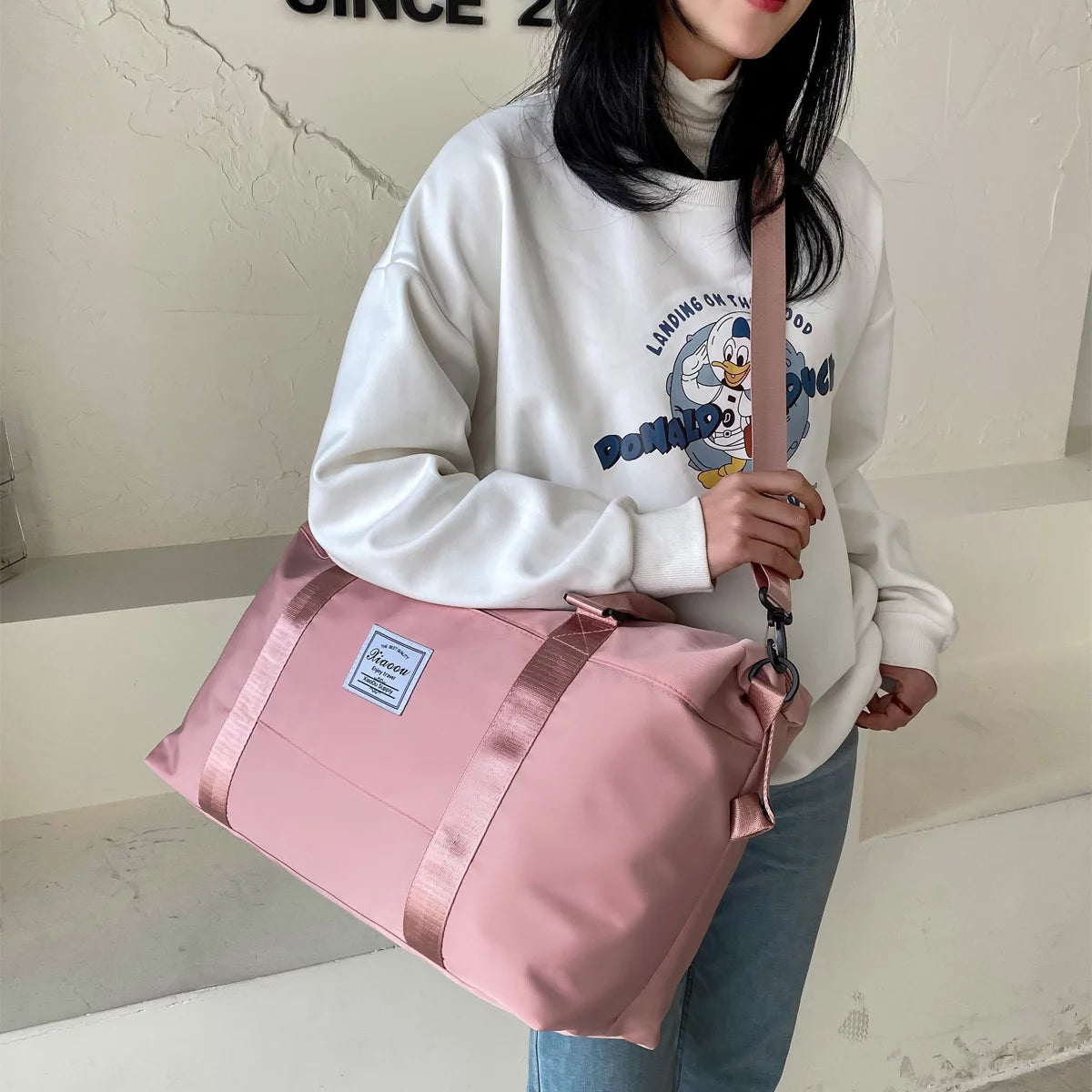 Stylish Pink Travel Duffel Bag - Perfect Gym Tote and Weekend Companion for Women