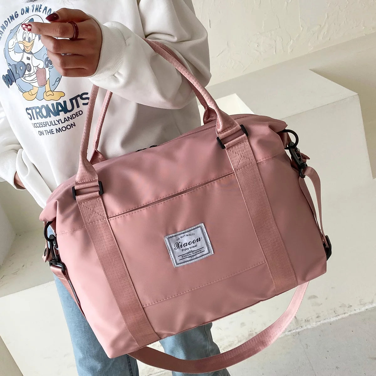 Stylish Pink Travel Duffel Bag - Perfect Gym Tote and Weekend Companion for Women