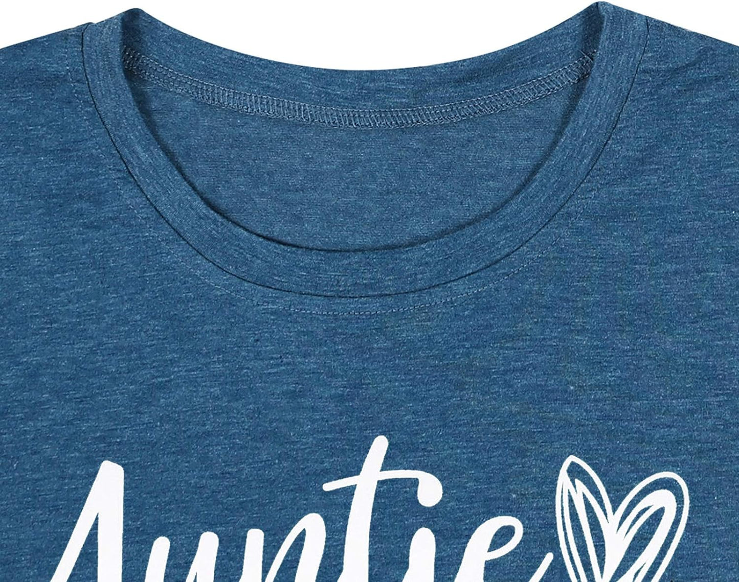 Adorable Auntie T-Shirt with Heart Print - Perfect for Casual Outings and Vacations!