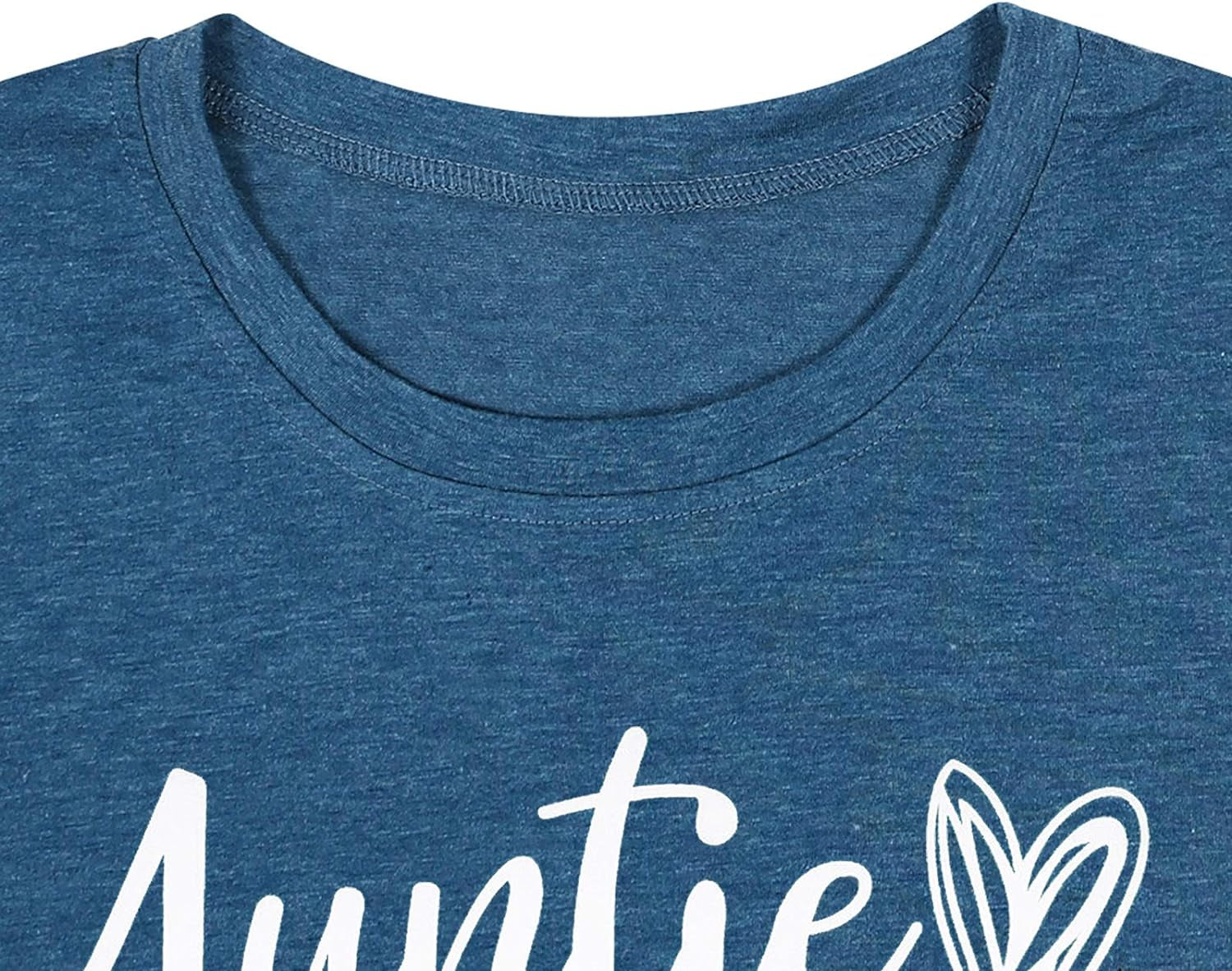 Adorable Auntie T-Shirt with Heart Print - Perfect for Casual Outings and Vacations!