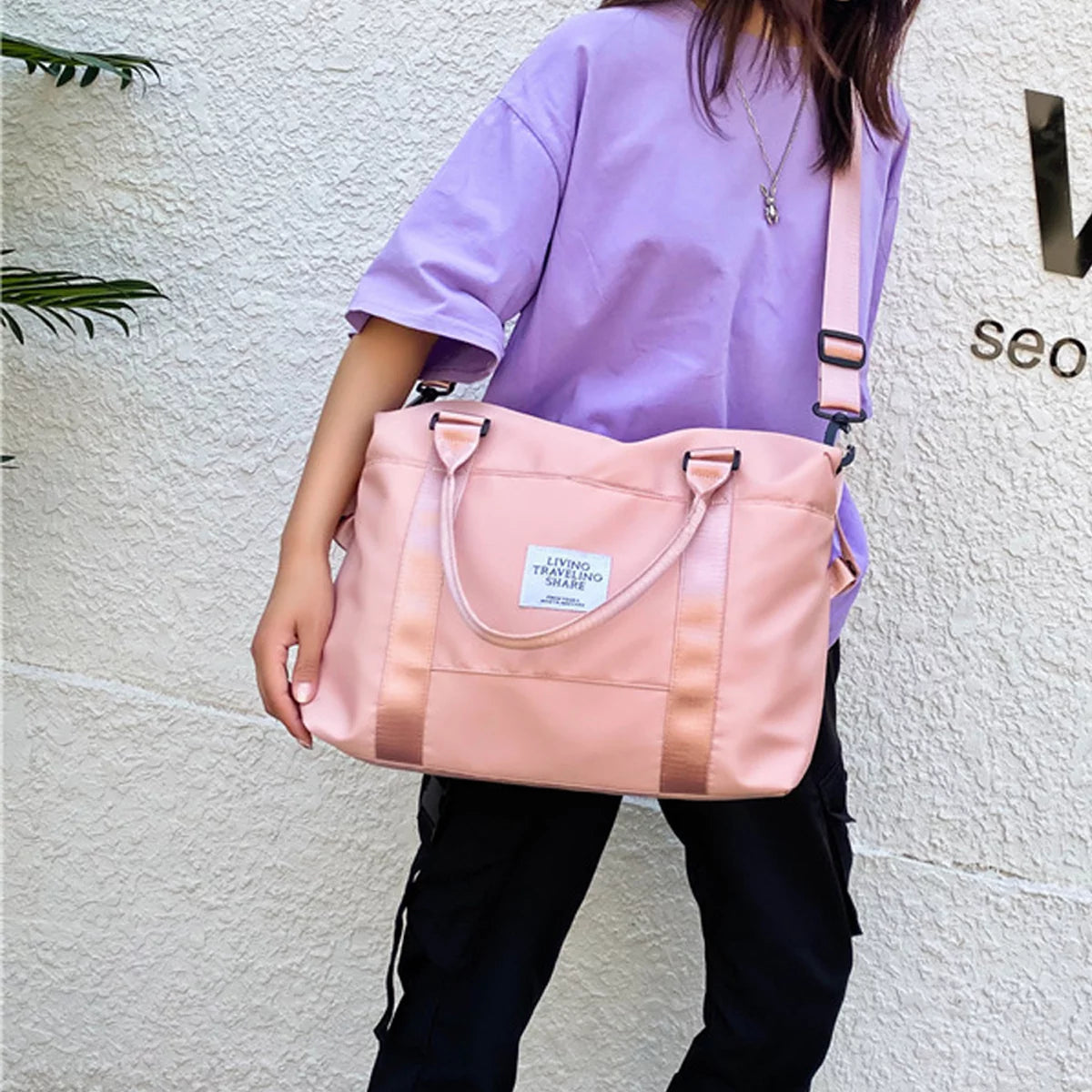Stylish Pink Travel Duffel Bag - Perfect Gym Tote and Weekend Companion for Women