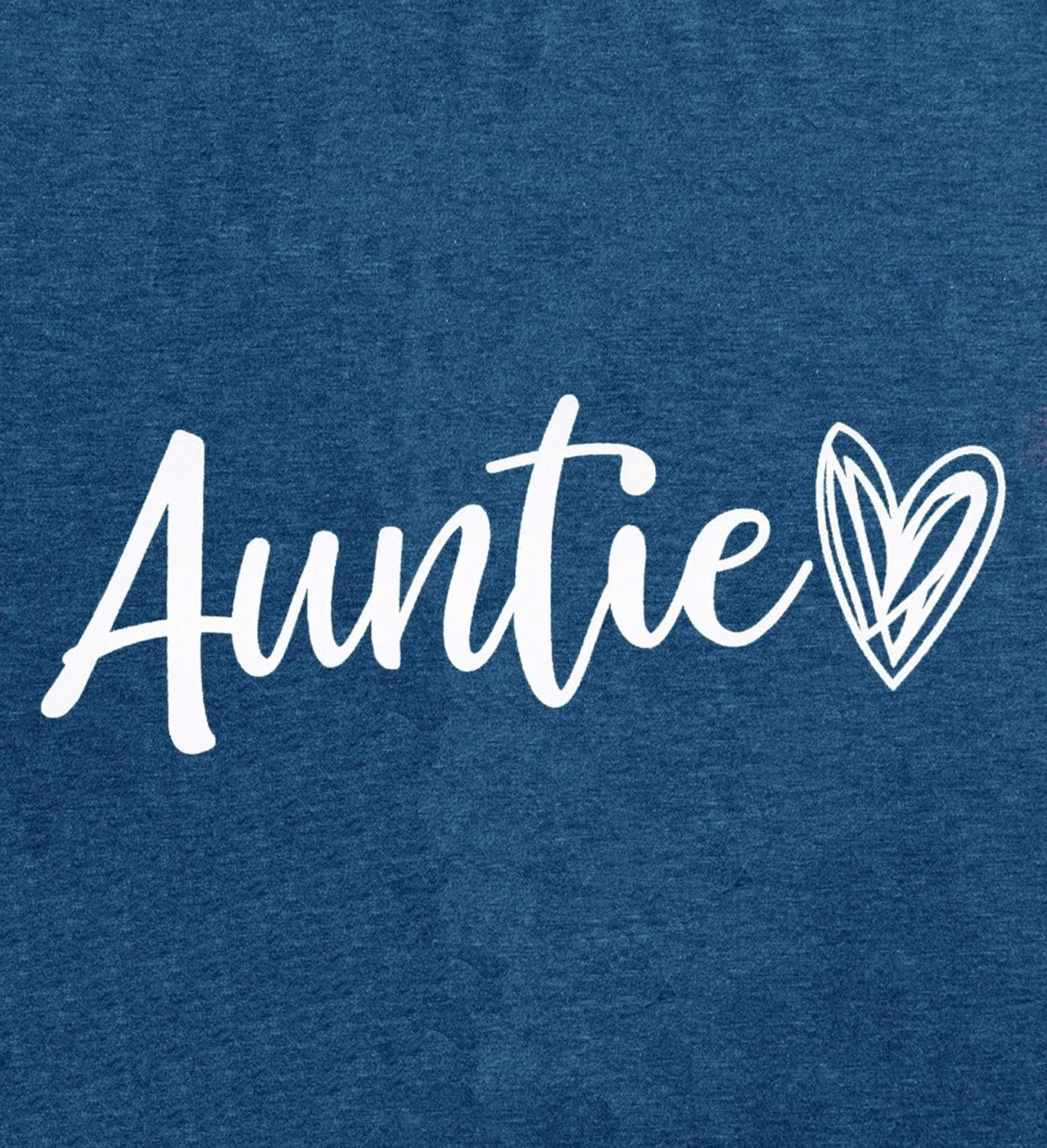 Adorable Auntie T-Shirt with Heart Print - Perfect for Casual Outings and Vacations!