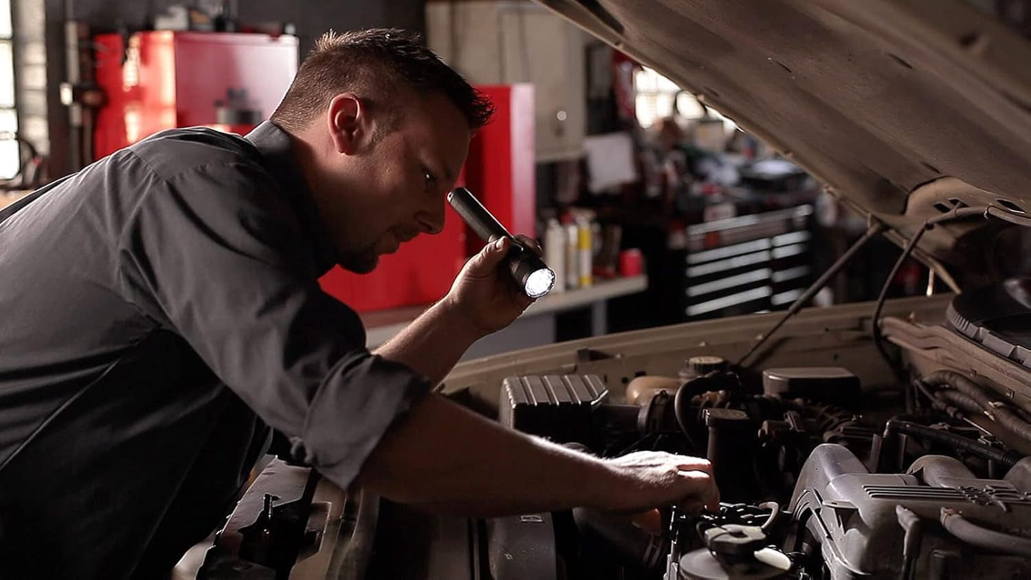 Powerful 425-Lumen Rechargeable LED Flashlight - Stinger 75710 with Nimh Battery, Perfect for Every Adventure