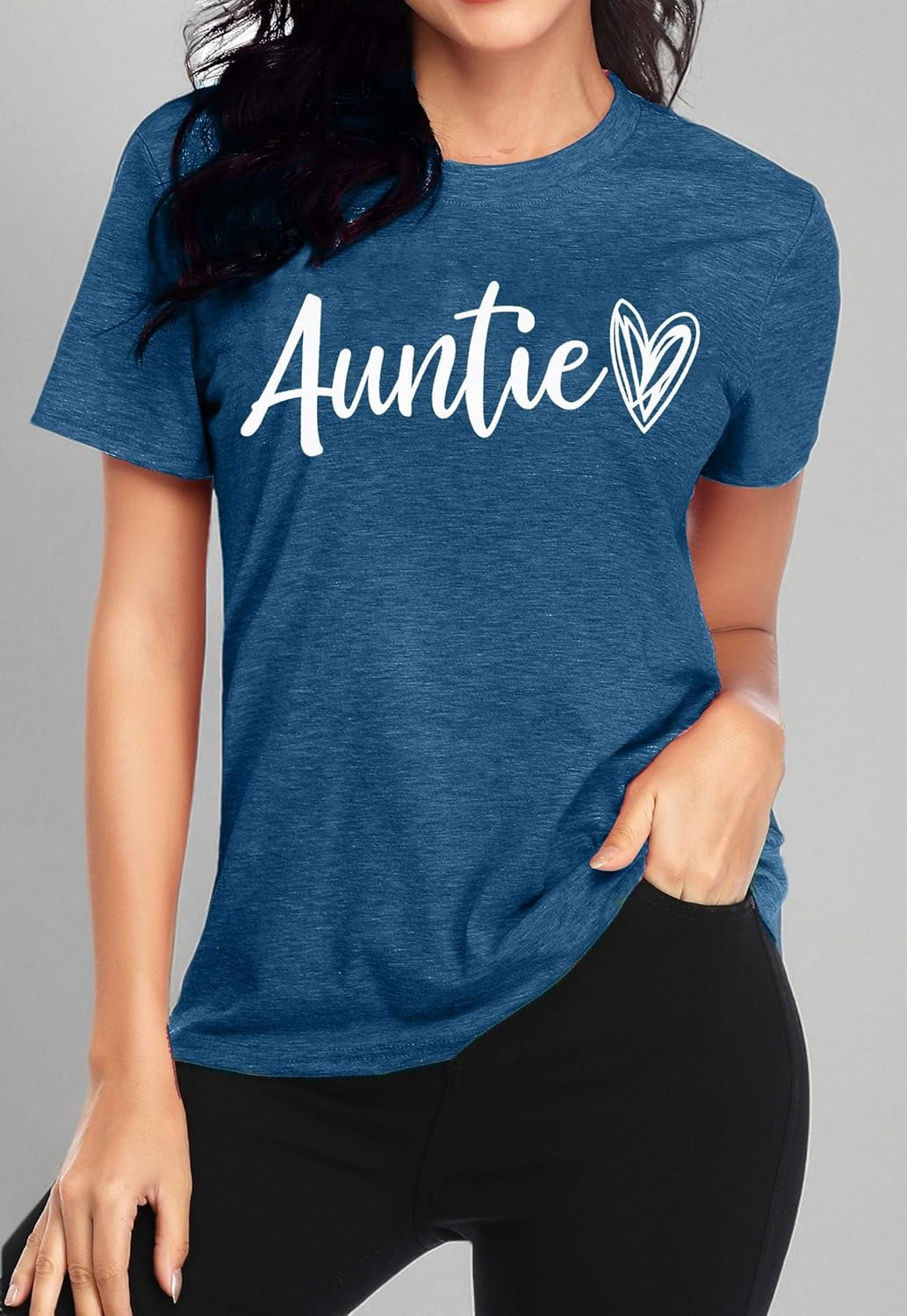 Adorable Auntie T-Shirt with Heart Print - Perfect for Casual Outings and Vacations!